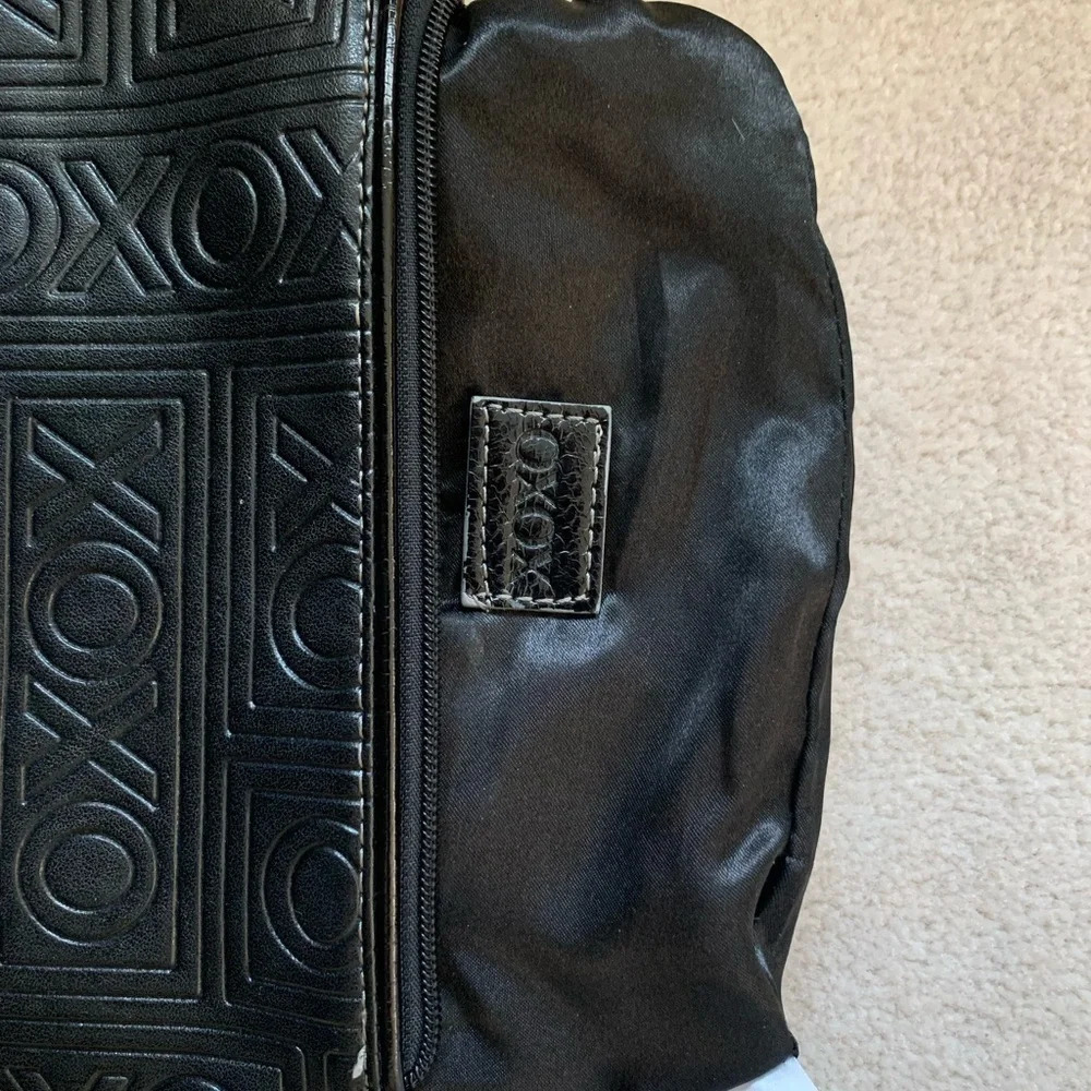 XOXO wristlet embossed print black - Picture 12 of 15